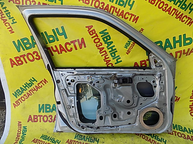 дверь на NISSAN BLUEBIRD