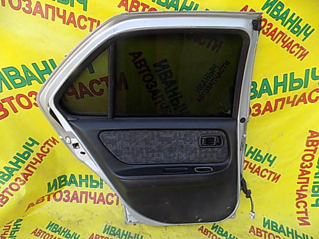 дверь на NISSAN BLUEBIRD