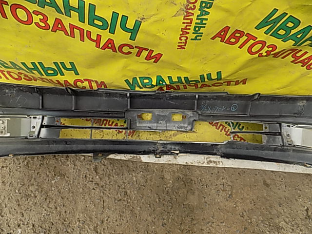 бампер на TOYOTA CARINA